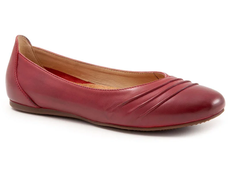 Softwalk Safi - Women's Flat Dark Red (601)