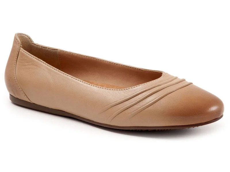 Softwalk Safi - Women's Flat Mocha (209)